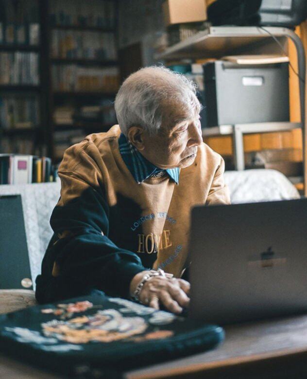 上月才開設IG帳號,截至現在只是上載了51幅相,Tetsuya就憑戲劇性打扮與鄉 上月才開設IG帳號,截至現在只是上載了51幅相,Tetsuya就憑戲劇性打扮與鄉
