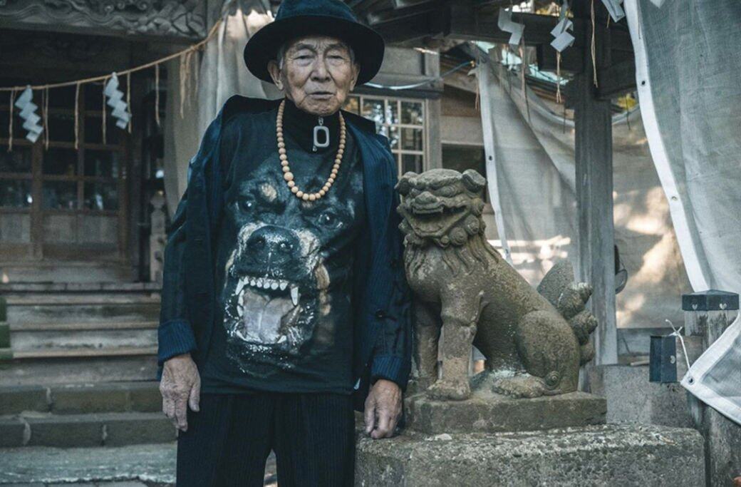 即使是過季單品,Tetsuya一樣應付自如,將Givenchy幾年前火紅的惡犬衫,以同色外套 即使是過季單品,Tetsuya一樣應付自如,將Givenchy幾年前火紅的惡犬衫,以同色外套