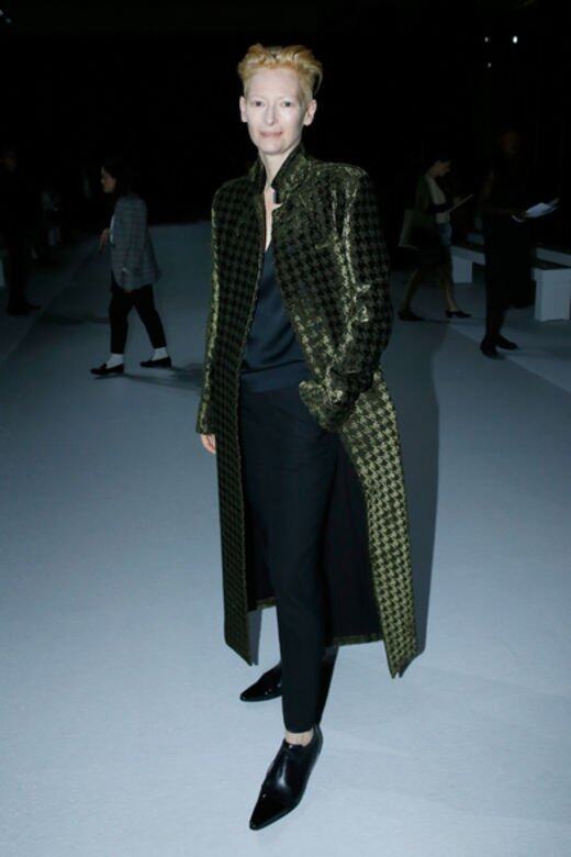 Tilda Swinton蒼白的皮膚、標緻的五官、硬朗的面部線條及一雙慧黠的灰綠色眼睛 Tilda Swinton蒼白的皮膚、標緻的五官、硬朗的面部線條及一雙慧黠的灰綠色眼睛