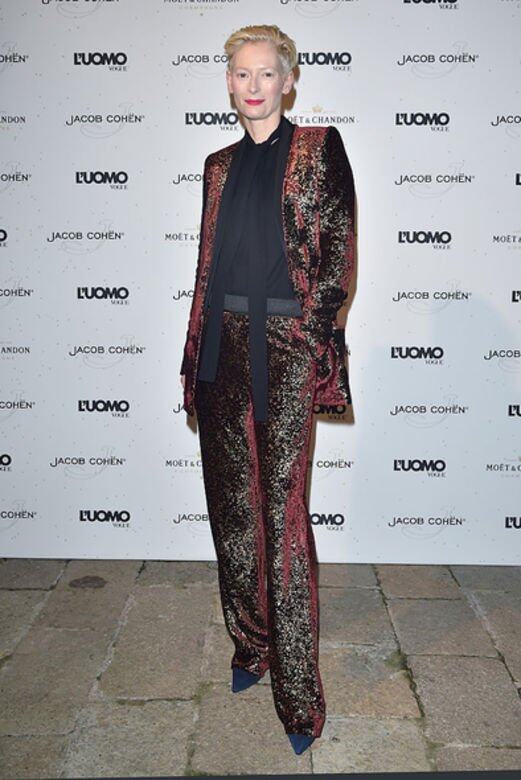 Tilda Swinton自少入讀為未來英國領袖訓練妻子的貴族學校,與戴安娜皇妃是小 Tilda Swinton自少入讀為未來英國領袖訓練妻子的貴族學校,與戴安娜皇妃是小