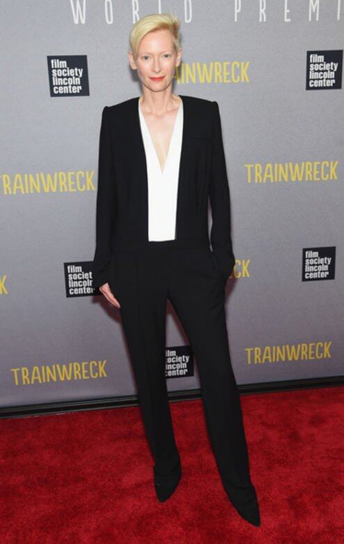 Tilda Swinton雌雄同體的形象,以及其獨特的硬朗外表,在紅地毯上的裝扮不局限 Tilda Swinton雌雄同體的形象,以及其獨特的硬朗外表,在紅地毯上的裝扮不局限
