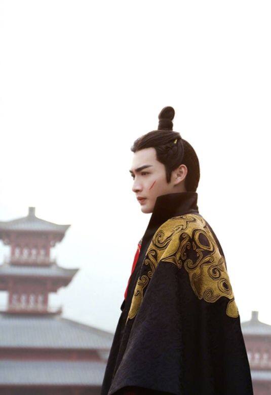 張彬彬在接力演出的古裝武俠劇《秦時麗人明月心》首次擔任主角,英氣古 張彬彬在接力演出的古裝武俠劇《秦時麗人明月心》首次擔任主角,英氣古