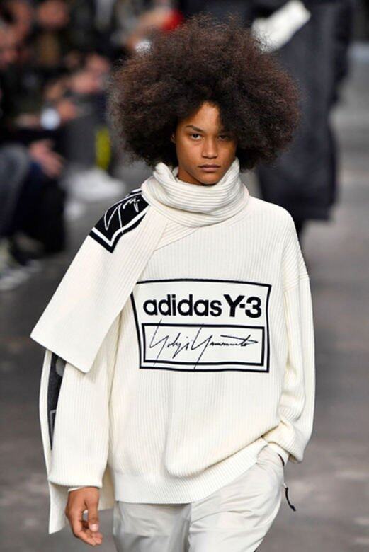 2003年,山本耀司與Adidas共同創立Y-3系列,Y代表著山本耀司(Yohji Yamamoto),3則是Adidas 2003年,山本耀司與Adidas共同創立Y-3系列,Y代表著山本耀司(Yohji Yamamoto),3則是Adidas