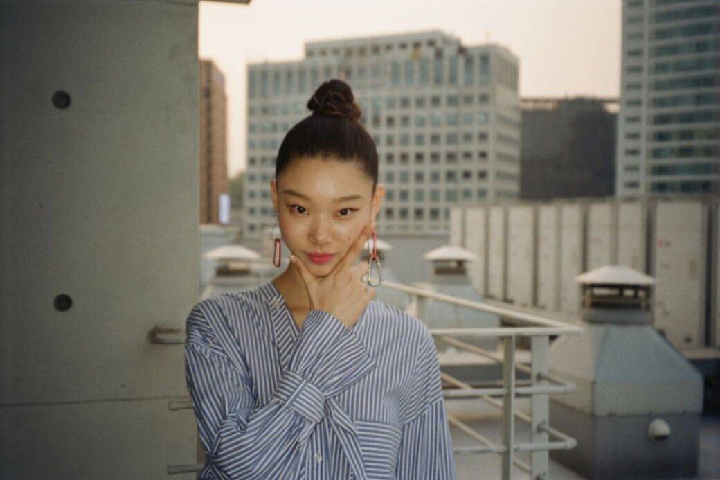 花木蘭真人版YoonYoung Bae從Korea's Next Top Model彈出 天橋下是精於穿搭的行走衣架 花木蘭真人版YoonYoung Bae從Korea's Next Top Model彈出 天橋下是精於穿搭的行走衣架