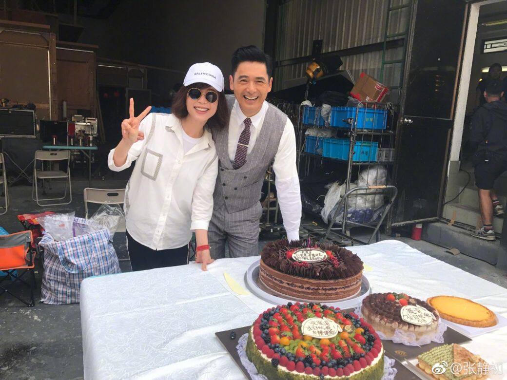 張靜初拍攝《無雙》期間適逢發哥的生日，她當然把握機會與發哥合照！