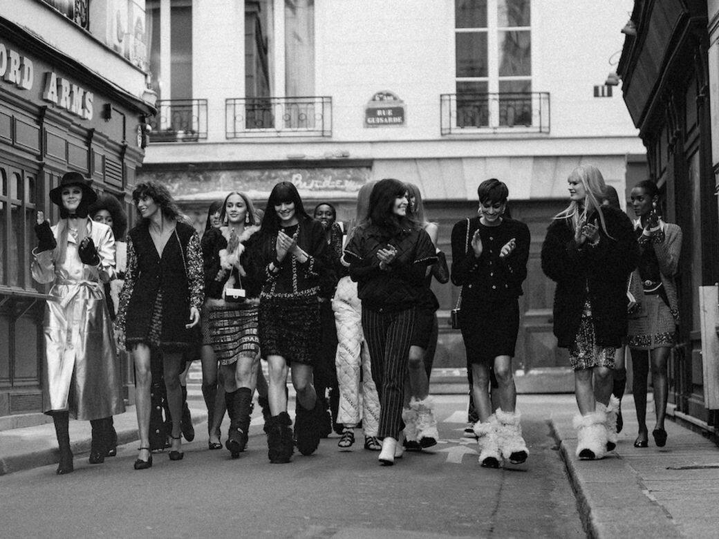 Chanel 2021秋冬系列帶我們走進巴黎俱樂部！手袋、配飾及鞋子的設計流露一貫浪漫氣息！