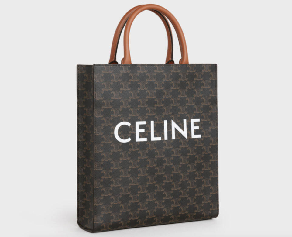 Celine復古triomphe print手袋掀起熱潮,這款tote bag大方又實用,更有可拆式肩帶,一袋兩 Celine復古triomphe print手袋掀起熱潮,這款tote bag大方又實用,更有可拆式肩帶,一袋兩
