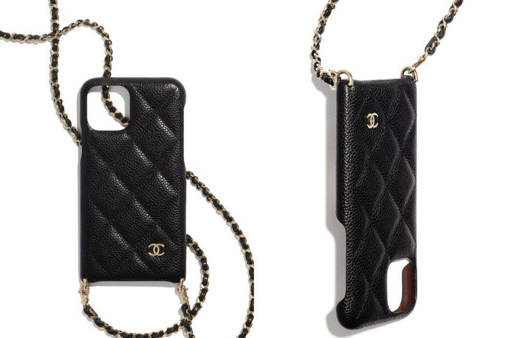 這款Chanel iphone 11 pro 小牛皮鏈帶電話殻可以說是之前推出iphone 11電話殻的升級 這款Chanel iphone 11 pro 小牛皮鏈帶電話殻可以說是之前推出iphone 11電話殻的升級
