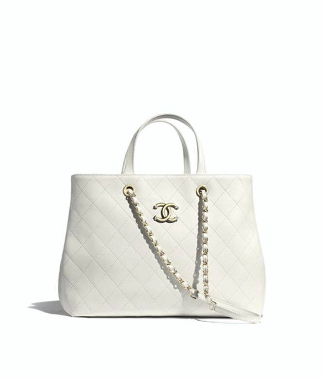 非常貴婦風的tote bag非這款莫屬,純淨潔白的白色配合簽名式quilting與銀色標 非常貴婦風的tote bag非這款莫屬,純淨潔白的白色配合簽名式quilting與銀色標