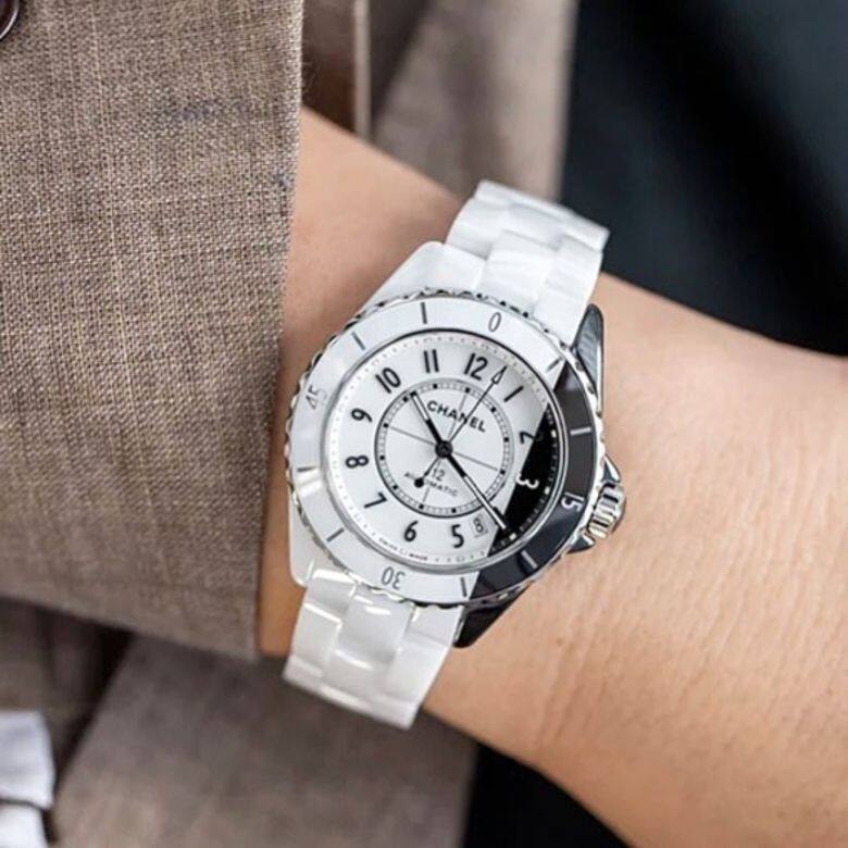 2020年Chanel J12推出黑白雙煞J12 Paradoxe黑白雙色腕錶，型格十足！Chanel J12 Paradoxe腕錶