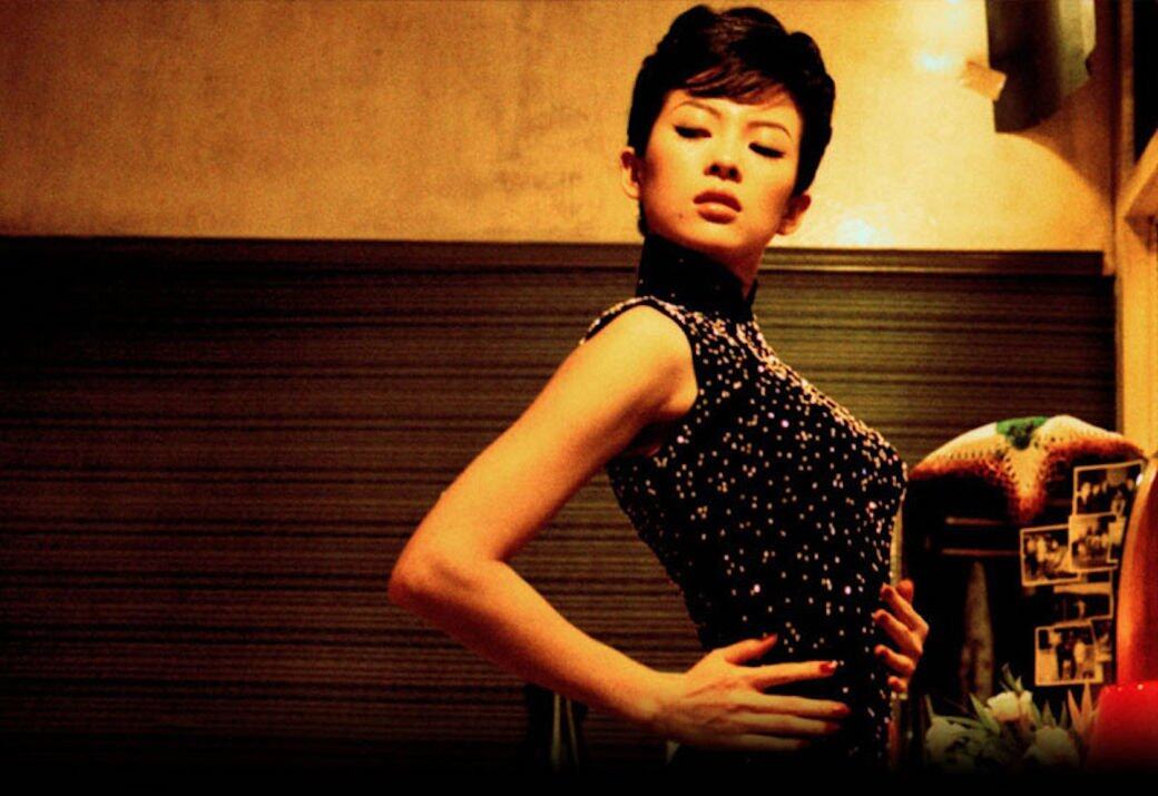 白玲的這款旗袍像是現世代的晚宴小禮服,如柯德莉夏萍穿的Chanel小黑裙 白玲的這款旗袍像是現世代的晚宴小禮服,如柯德莉夏萍穿的Chanel小黑裙