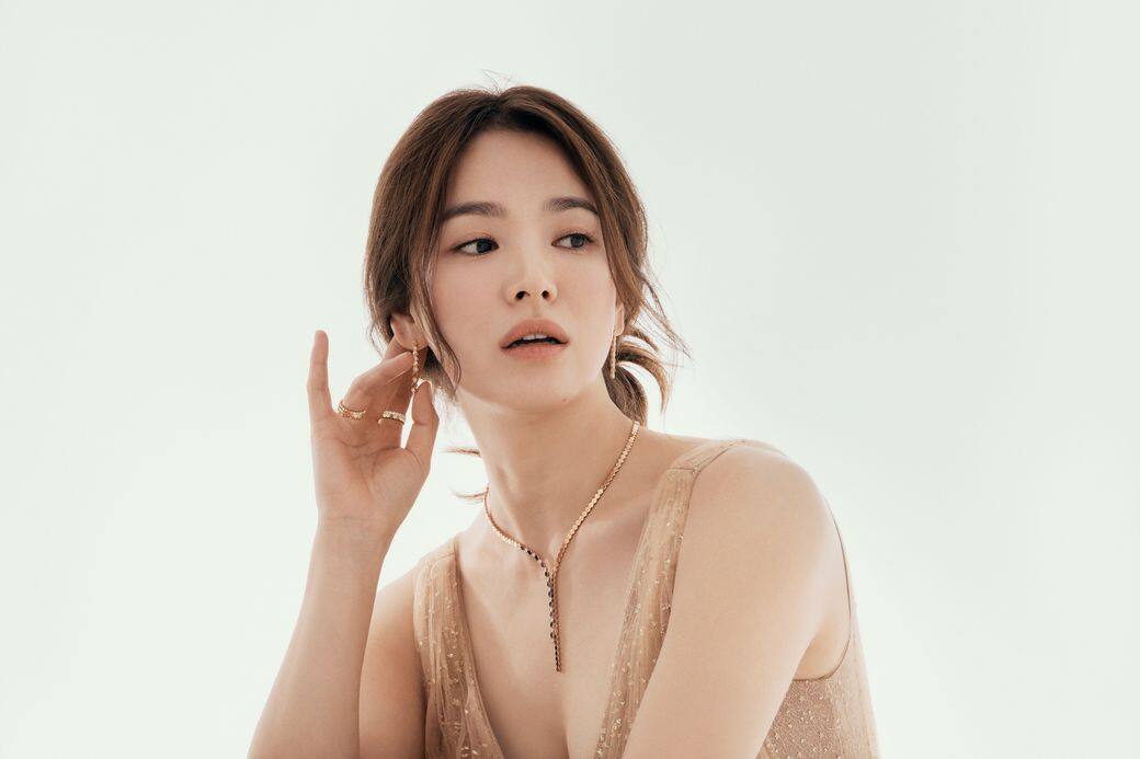 宋慧喬以Bee My Love珠寶的豐富款式演繹變化多端的造型,18K白金、玫瑰金 宋慧喬以Bee My Love珠寶的豐富款式演繹變化多端的造型,18K白金、玫瑰金