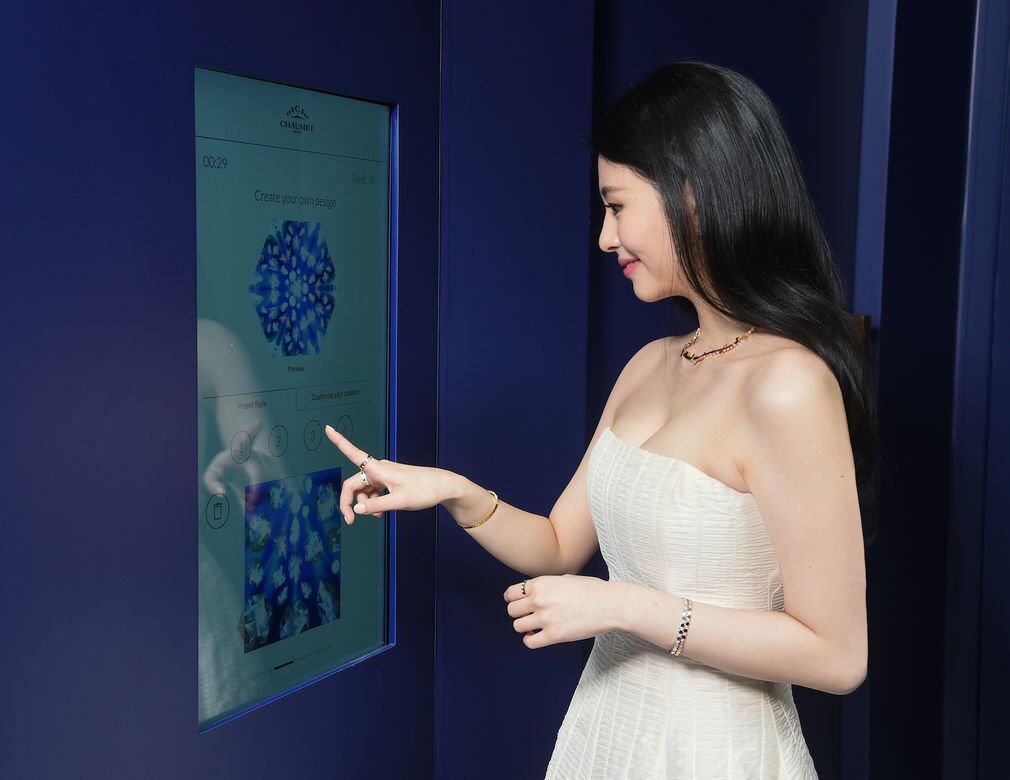 展場設有數碼互動裝置以方便大家了解Taille Impératrice切割技術，與品牌Chaumet非常