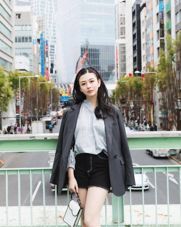 日前,邱淑貞女兒沈月就一連在instagram 狂甫了十多張造型照,展現不同穿搭風 日前,邱淑貞女兒沈月就一連在instagram 狂甫了十多張造型照,展現不同穿搭風