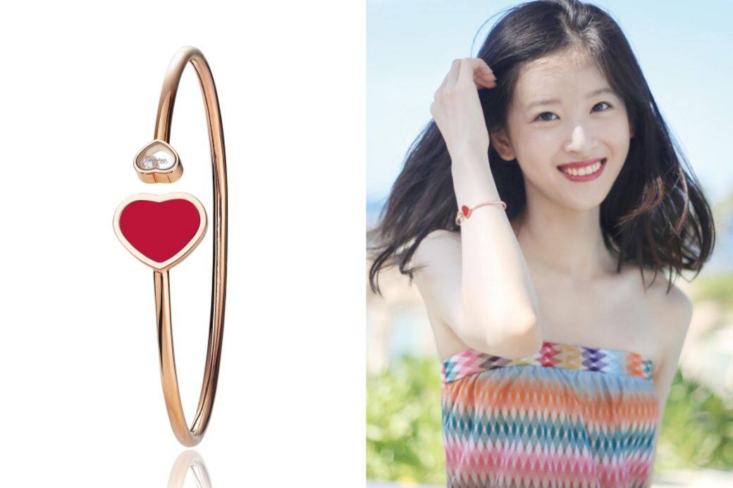 Chopard蕭邦的Happy Hearts系列是品牌的人氣系列之一,這枚紅色款手鐲配搭一顆靈 Chopard蕭邦的Happy Hearts系列是品牌的人氣系列之一,這枚紅色款手鐲配搭一顆靈