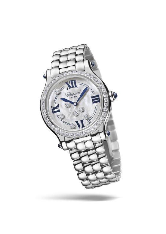 限量788枚的Happy Sport the First腕錶在錶圈鑲嵌一圈明亮美鑽，更添高貴華美氣息。