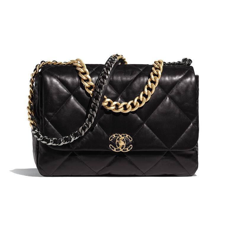 Chanel 19大號皮革鏈袋，買袋當然要買經典款，這種經典大號黑色羊皮配鏈帶