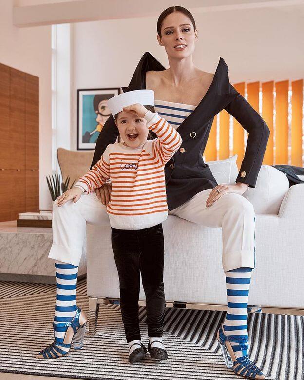 Ioni Conran和Coco Rocha不時也會穿上親子裝，Ioni Conran彷彿是母親的迷你版！這身間條打