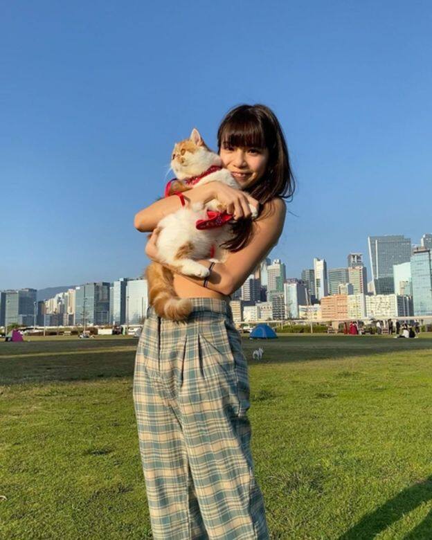 私下So Ching的確相當鍾意格紋,更尤其偏愛大格紋,風格簡約不會令人給人 私下So Ching的確相當鍾意格紋,更尤其偏愛大格紋,風格簡約不會令人給人