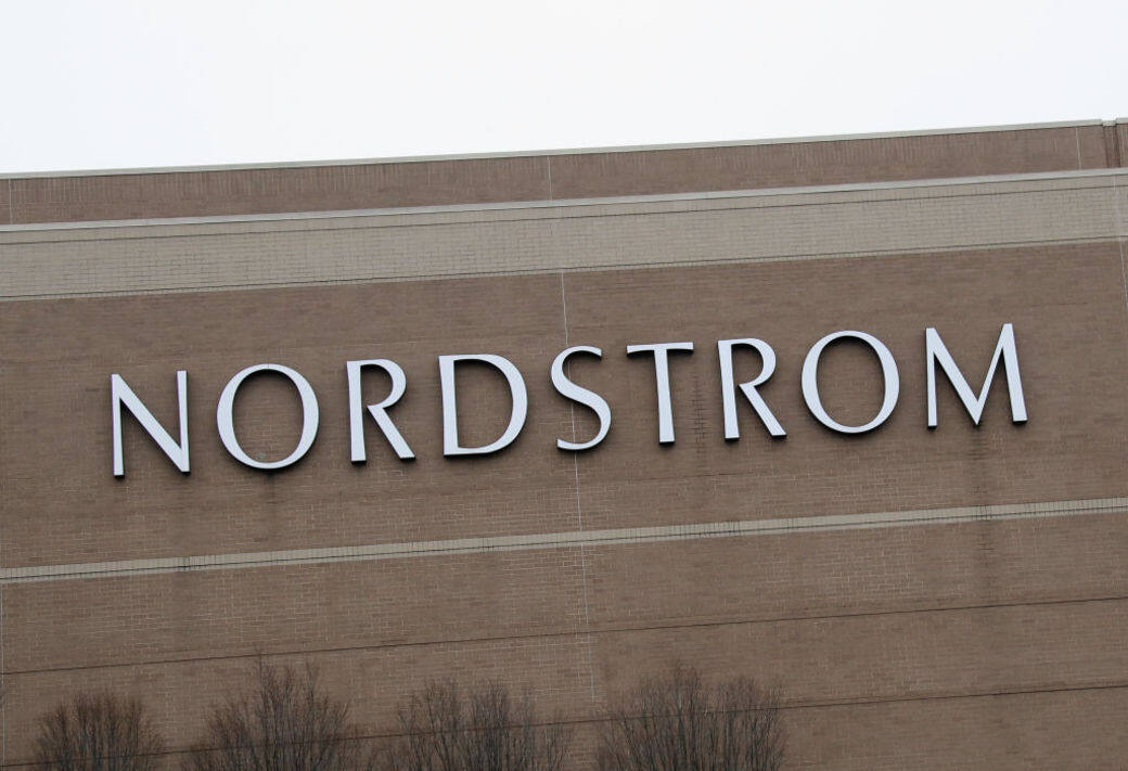 美國大百貨公司Nordstrom正與其合作夥伴之一Kaas Tailored合作，將其華盛頓、俄勒岡州