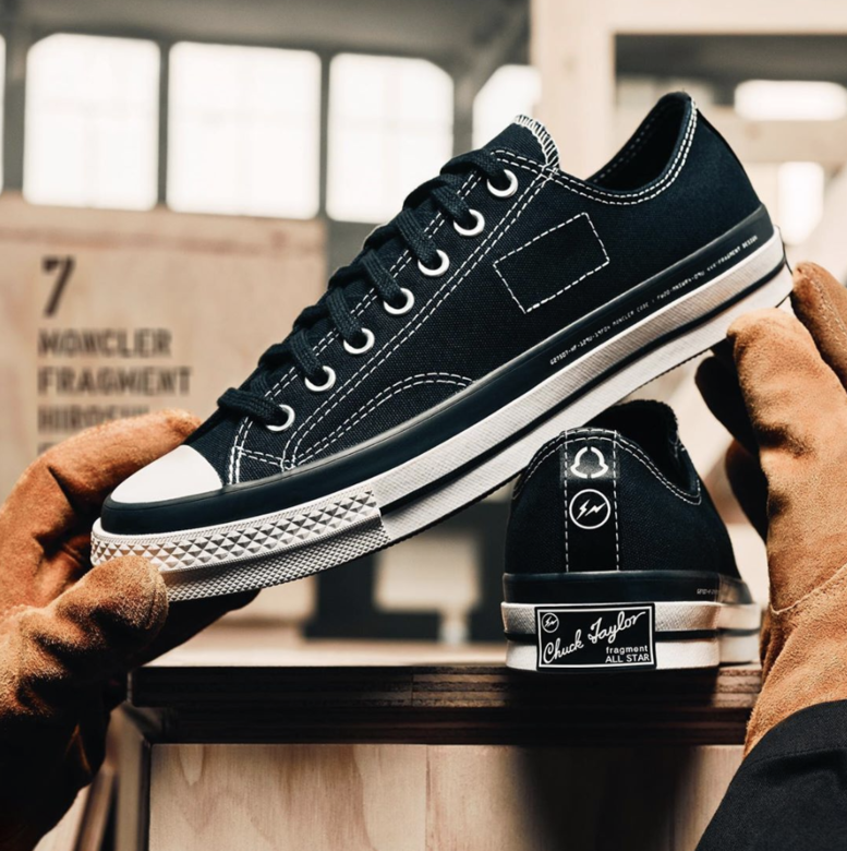 Converse x Moncler x fragment design的三方聯乘系作品——Chuck 70也於近月曝光。除了藍白配色外,其 Converse x Moncler x fragment design的三方聯乘系作品——Chuck 70也於近月曝光。除了藍白配色外,其
