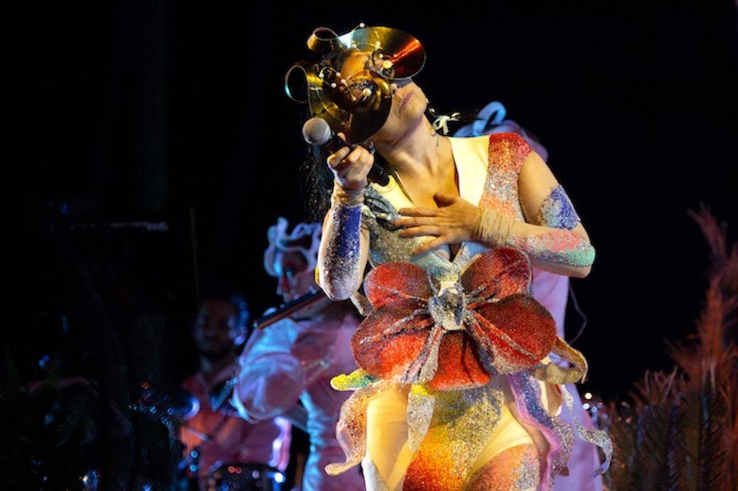 冰島歌后Björk向來都是時裝界明燈，她經常發掘出教人眼前一亮的新設