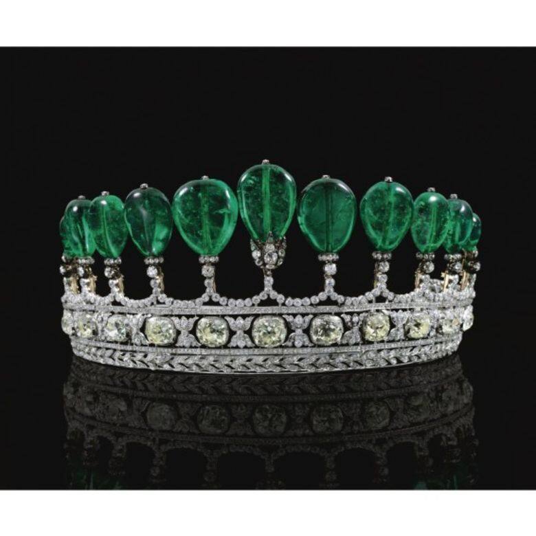 華麗而稀有的祖母綠和鑽石王冠，原為Katharina Henckel Von Donnersmarck公主的收藏，約1900年。以葉