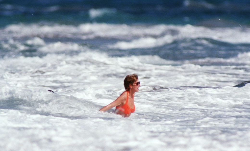 戴安娜王妃在Virgin Islands海邊享受着難得的假期！比基尼下藏着性感身材，配上