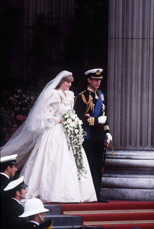 1981年，英國皇儲的大婚是世紀盛事，大家的焦點自然落在戴妃的童話款式