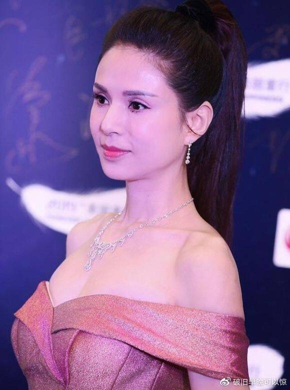 高馬尾髮型顯年輕 高馬尾髮型顯年輕