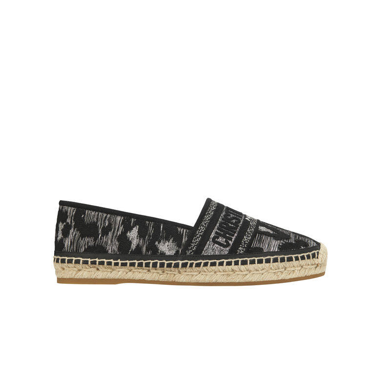 Dior Granville麻底帆布鞋綴以Mizzab豹紋圖案，為品牌的經典元素錦上添花。喜歡豹紋