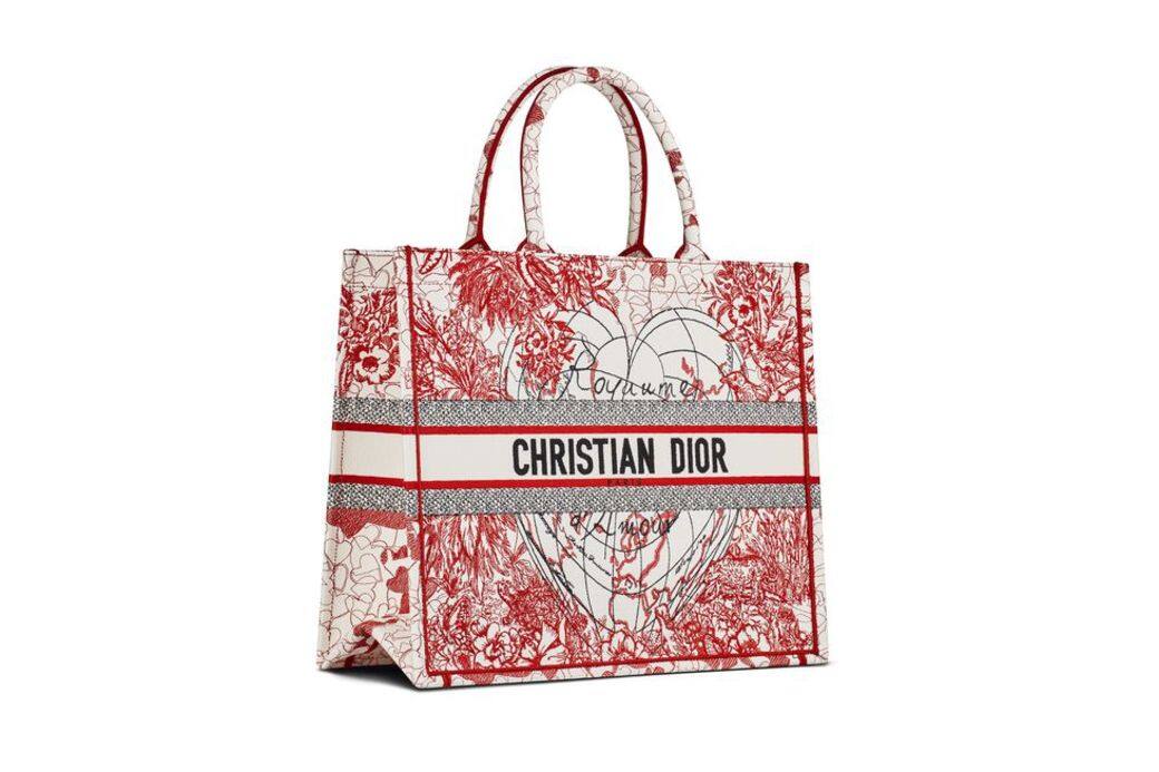 Book DiorAmour印花刺繡小型tote bag尺寸: 24 x 20 x 11cmHKD41,599