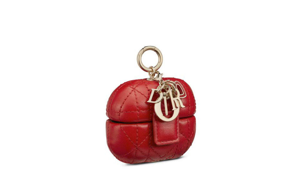 Lady Dior 紅色籐格紋小羊皮AirPods Pro保護套尺寸: 7 x 6 x 3cmHKD5,800
