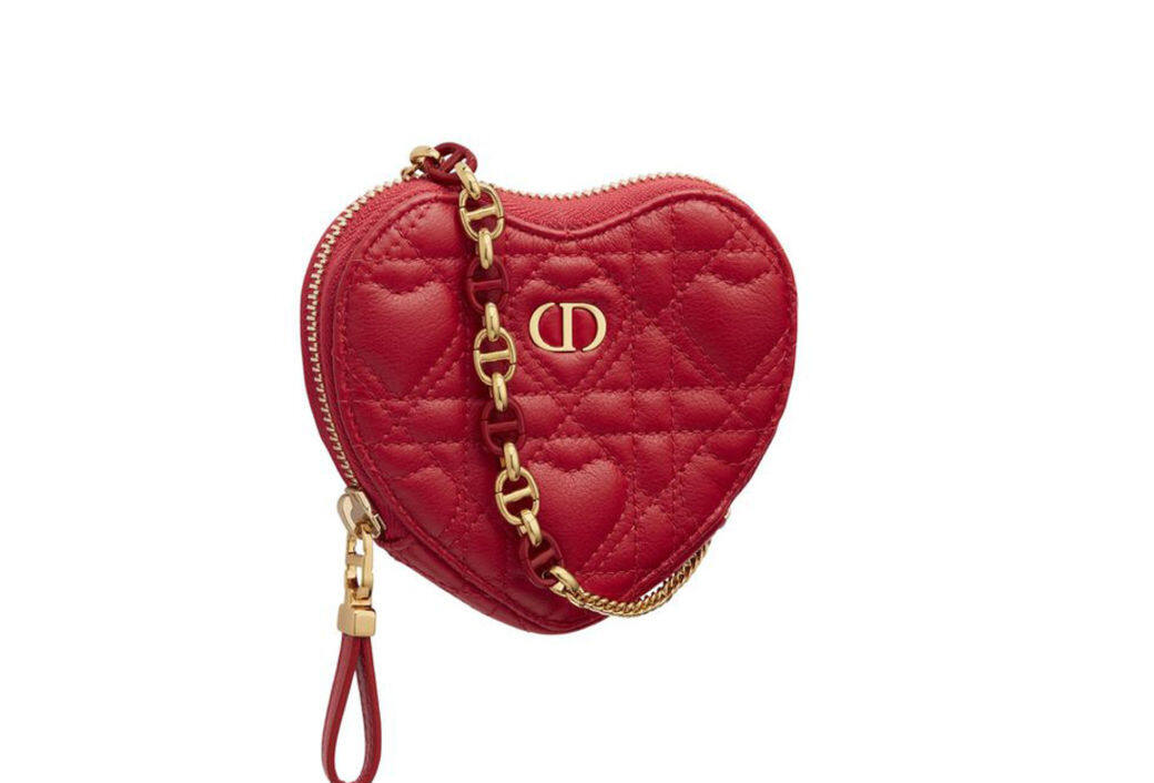 Dior Caro 紅色愛心籐格紋小牛皮心形袋尺寸:11 x 10 x 1.5cmHKD11,600