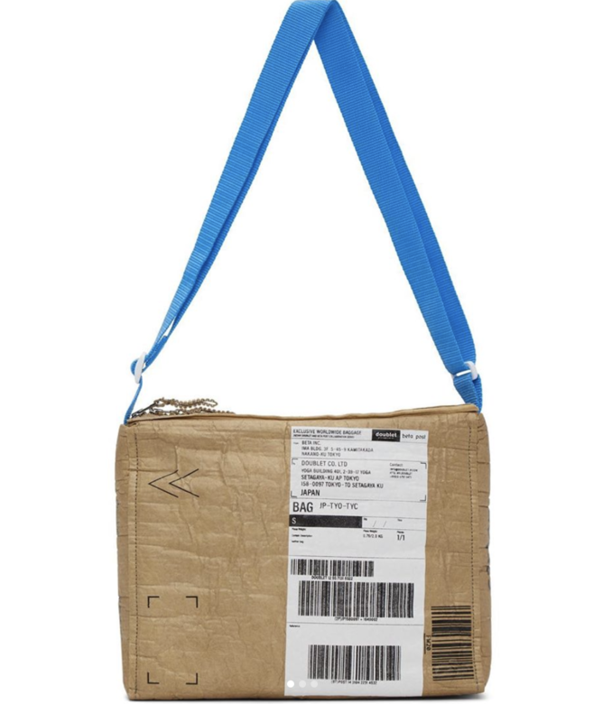 紙皮箱的皺褶程度、袋身上的barcode、運輸標籤，甚至色調都完全與真實的Shipping Box