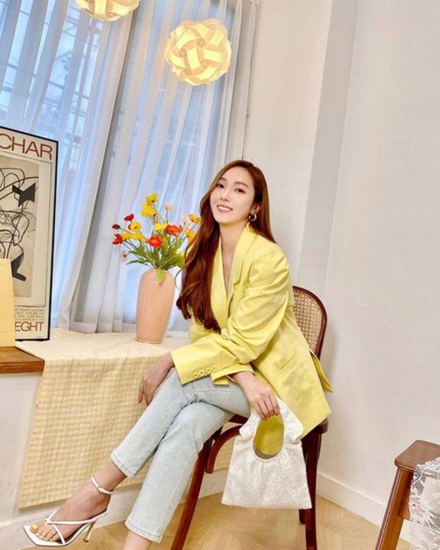 名人穿搭示範:Jessica Jung電影院的約會,可以選擇牛仔褲配一雙高跟鞋的造型 名人穿搭示範:Jessica Jung電影院的約會,可以選擇牛仔褲配一雙高跟鞋的造型
