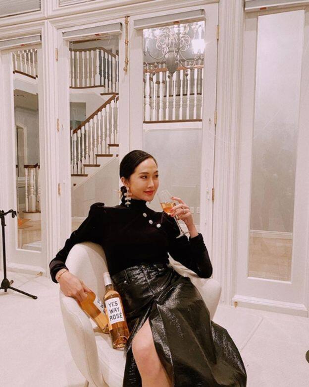 名人穿搭示範:Chriselle Lim第一次約會的晚餐總要精挑細選吧?而當然穿搭也不 名人穿搭示範:Chriselle Lim第一次約會的晚餐總要精挑細選吧?而當然穿搭也不