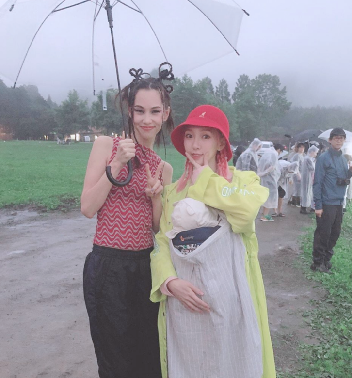 Eva在日本出道,加上多重身份,同時是打碟DJ、設計師、網紅等,她不時會帶著 Eva在日本出道,加上多重身份,同時是打碟DJ、設計師、網紅等,她不時會帶著