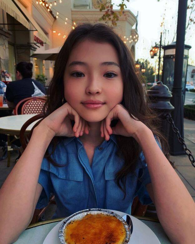近來Ella Gross的臉蛋長開了一點,baby fat減了些許,也長高了,漸漸流露出少女感 近來Ella Gross的臉蛋長開了一點,baby fat減了些許,也長高了,漸漸流露出少女感