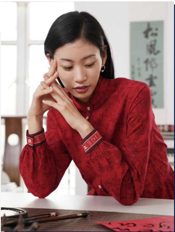 除了獨特的農曆新年圖案外,紅色調子更貫穿了Tommy Hilfiger 2021農歷新年系列,全 除了獨特的農曆新年圖案外,紅色調子更貫穿了Tommy Hilfiger 2021農歷新年系列,全