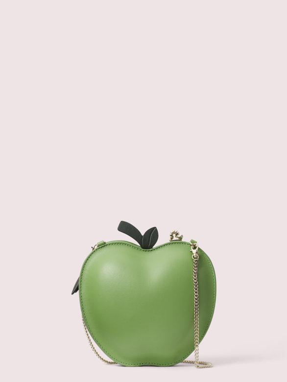 手袋設計方面,kate spade new york 本季力推Picnic系列的蘋果、菠蘿及櫻桃手袋及小型 手袋設計方面,kate spade new york 本季力推Picnic系列的蘋果、菠蘿及櫻桃手袋及小型
