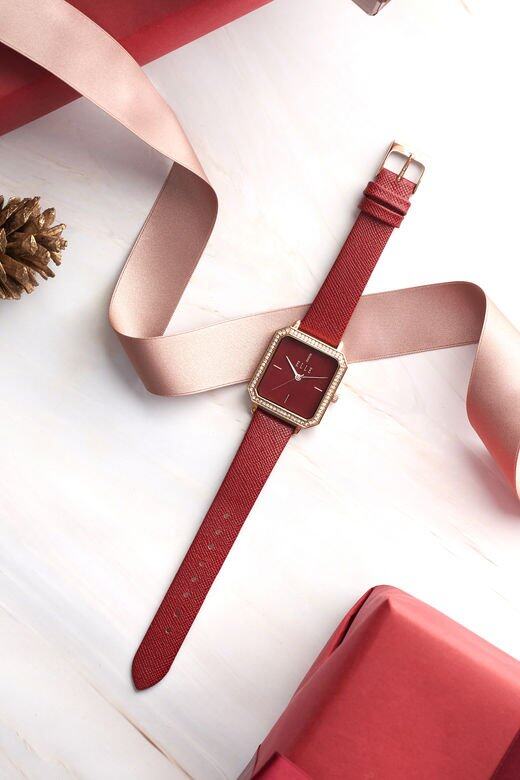 Festive Red系列為即將來到的聖誕節而設的款式，經典的方格外形，搭配30毫米