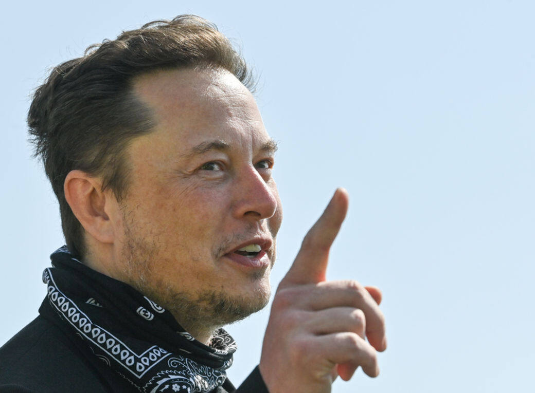 今年50歲的Elon Musk,父親是南非人,母親是加拿大人,自小在南非長大,後來到 今年50歲的Elon Musk,父親是南非人,母親是加拿大人,自小在南非長大,後來到