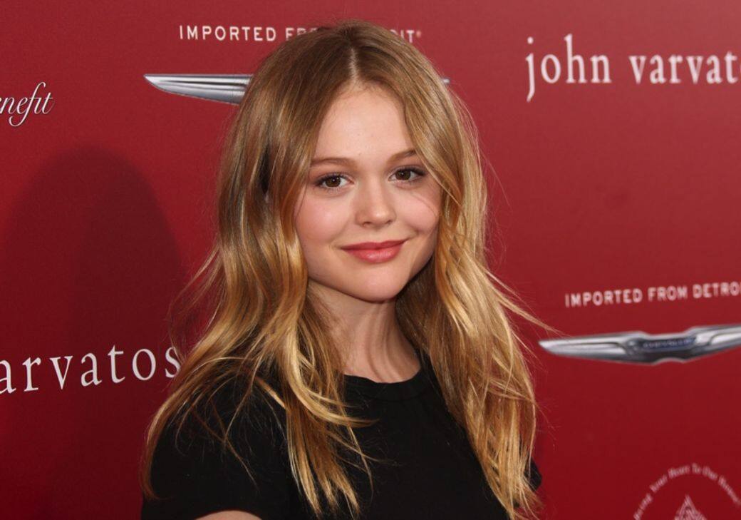 自小走甜美的方向的Emily Alyn Lind越大越有個性,以衣著表現截然不同的反差 自小走甜美的方向的Emily Alyn Lind越大越有個性,以衣著表現截然不同的反差