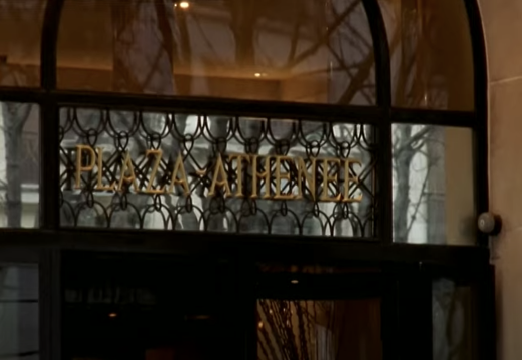 《Sex and the City》的狂粉要注意到「雅典娜廣場酒店」(Hôtel Plaza Athénée)應該不困難,這 《Sex and the City》的狂粉要注意到「雅典娜廣場酒店」(Hôtel Plaza Athénée)應該不困難,這