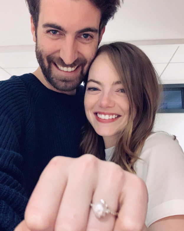 《Saturday Night Live》製作人Dave McCary在自己的instagram上帳戶分享了一張與女友Emma Stone的合照,並 《Saturday Night Live》製作人Dave McCary在自己的instagram上帳戶分享了一張與女友Emma Stone的合照,並