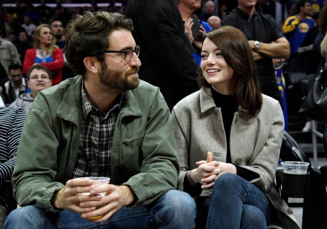 Emma Stone與Dave McCary交往兩年,二人工作以外的休閒穿搭都十分率性自然。 Emma Stone與Dave McCary交往兩年,二人工作以外的休閒穿搭都十分率性自然。