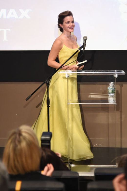 Emma Watson曾穿上Dior為她度身訂造的黃色裙子出席《美女與野獸》的兒童讀書會