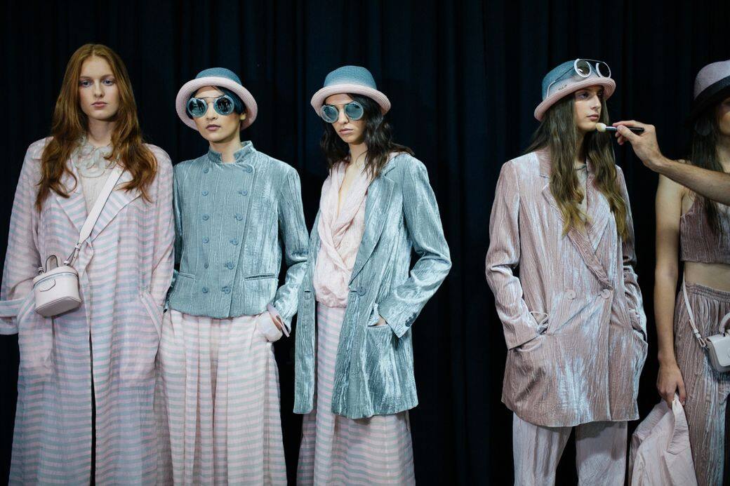 Emporio Armani 專門店遮打大廈 / 太古廣場 / 海港城 / 圓方 /祟光百貨 (銅鑼灣)了解更多:https Emporio Armani 專門店遮打大廈 / 太古廣場 / 海港城 / 圓方 /祟光百貨 (銅鑼灣)了解更多:https
