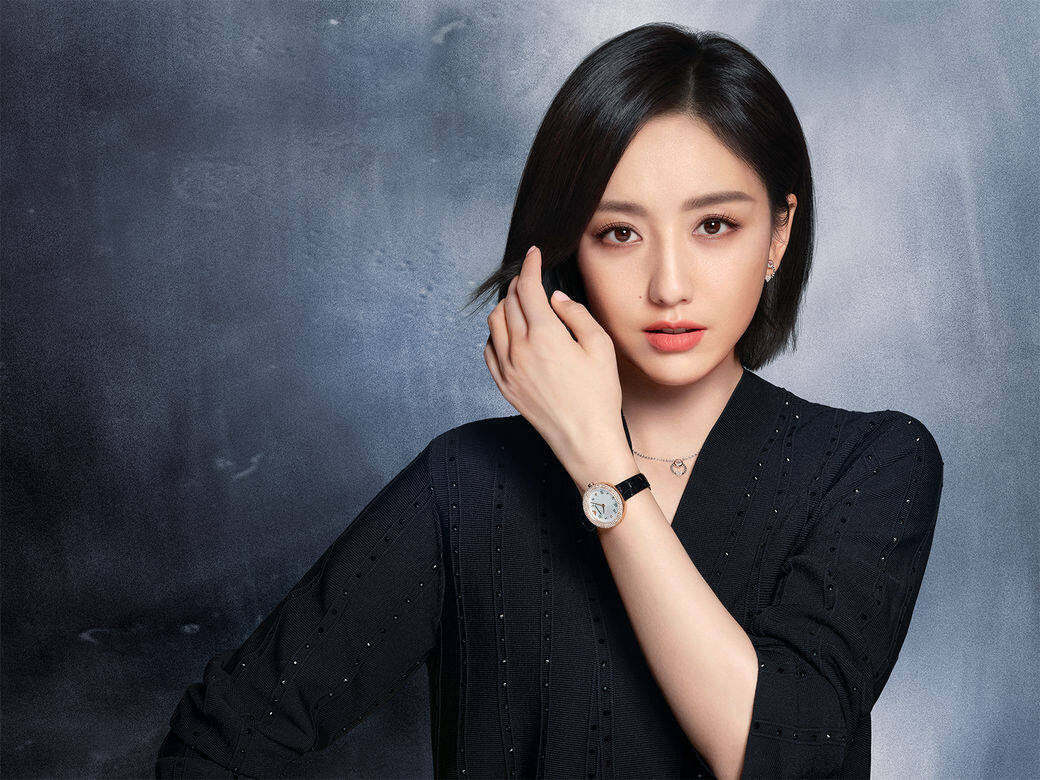 優雅地與時間共舞!佟麗婭演繹Emporio Armani 2021春夏女裝腕錶 優雅地與時間共舞!佟麗婭演繹Emporio Armani 2021春夏女裝腕錶